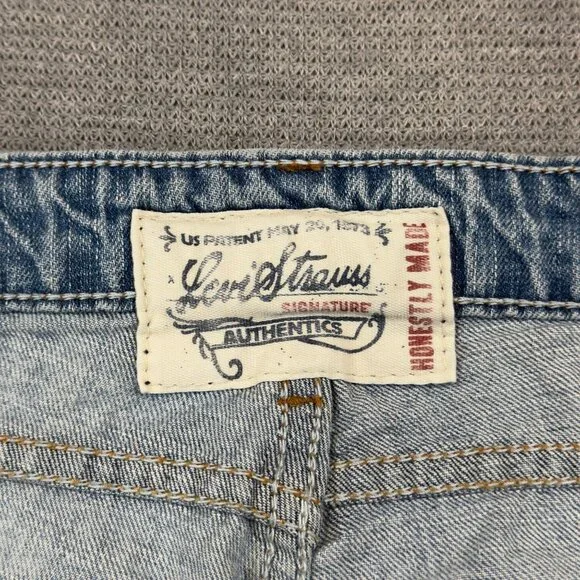 Levi Strauss Signature Denim Bermuda Shorts Womens 10 Low Rise Blue Stretch - Picture 7 of 14